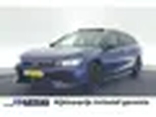 Volkswagen Passat Variant 1.5 eTSI 150pk DSG R-Line Business Black Trekhaak Camera Panoramadak Massa