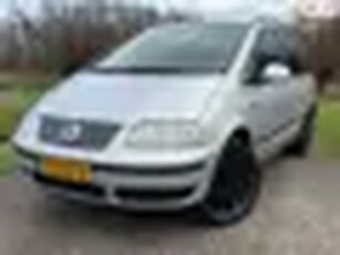 Volkswagen Sharan 2.0 Comfortline / 7-persoons / Carplay / Trekhaak /