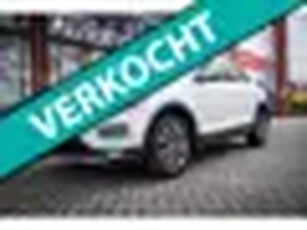 Volkswagen T-Roc 1.5 TSI Sport Cruise control Parkeerhulp Car-play Panorama dak Navigatie