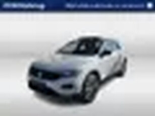 Volkswagen T-Roc 1.5 TSI Sport / PANO/ TREKHAAK/ KEYLESS/ ADAPT. CRUISE/ DIGITAL DASH/ APP-CONNECT/