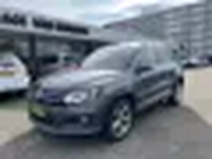 Volkswagen Tiguan 1.4 TSI R-Line Edition Cruise Pdc Automaat Trekhaak Klima Navi Lmv Pano Lijndetect