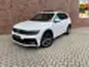 Volkswagen Tiguan 1.4 TSI R-Line Pano-Keyless-HUD-trekhaak-VC-360C