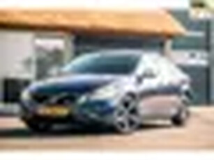 Volvo S60 1.6 T4 R-Design (NL-Auto / Distributie 2024 vervangen / Half Leder / Stoelverwarming / Par