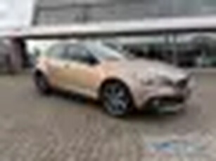 Volvo V40 Cross Country 1.6 T4 Summum, clima, cruise, leer, navi, NL-dealerauto