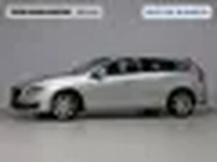 Volvo V60 T3 Momentum / Trekhaak / Naviagtie/ /Bluetooth / 17