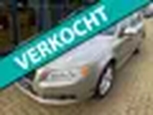 Volvo V70 2.5FT Momentum Automaat 230PK H.LEER / XENON / TREKHAAK