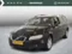 Volvo V70 2.5T Momentum NL Auto Youngtimer 100% Dealer onderhouden Trekhaak Leder Stoelv