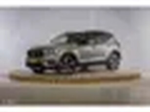 Volvo XC40 1.5 T3 R-Design Apple Carplay Cruise control 360 Camera