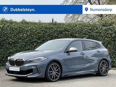 BMW 1-serie 5-deurs M135i xDrive Exe | 19'' | Stuur + Stoelverw. | Harman/Kardon | Head-Up