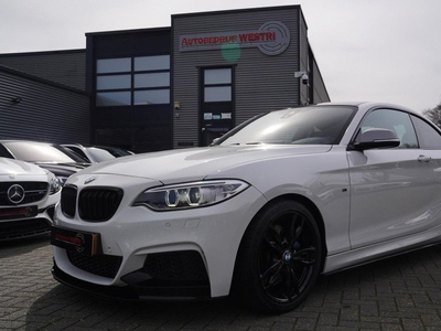 BMW 2-serie Coupé M235i High Executive M-Performance | Carbon | 19inch | Alcantara Sportstuur | Stoelverwarming | NAP |