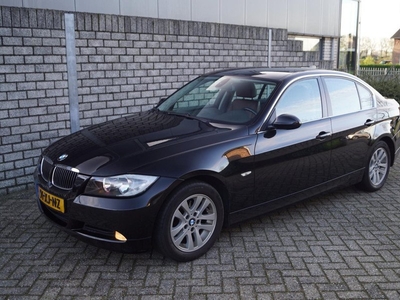 BMW 3-serie 318i Business Line Leder Groot Navi Clima Cruise PDC LMV Trekhaak NL Auto.