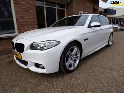 BMW 5-serie Touring 528i Executive Automaat / Navi / M Pakket / Panoramadak