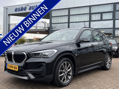 BMW X1 xDrive25e Executive Navigatie Trekhaak Led Koplampen 18 Inch Velgen Stoelverwarming Dab Keyless Entry Parkeersensoren V+A Plug-in Hybride 1e Eigenaar