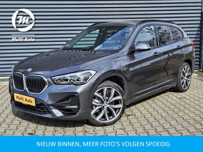 BMW X1 xDrive25e Sport Line Plug In Hybrid PHEV | Panodak | Trekhaak Afn | Head Up | Camera | Harman Kardon | Apple Carplay | Memory Sportstoelen |