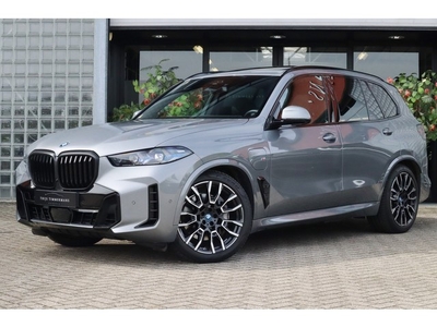 BMW X5 xDrive50e Skycraper Grey, M Sportpakket, Driving