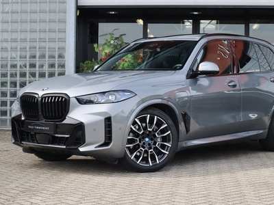 BMW X5 xDrive50e | Skycraper Grey, M Sportpakket, Driving Assistant Professional, Harman/Kardon, Panoramadak, Zitklima, Stuurverwarming