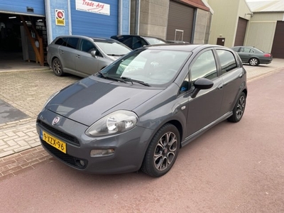 Fiat Punto Evo 0.9 TwinAir Racing EURO 6 Airco LMV APK 11-24 Leuke auto van de 2e eigenar. NAP en boekjes zijn aanwezig.