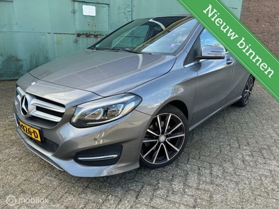 Mercedes B-klasse 180 Ambition / AMG exclusive / Leer / Navi