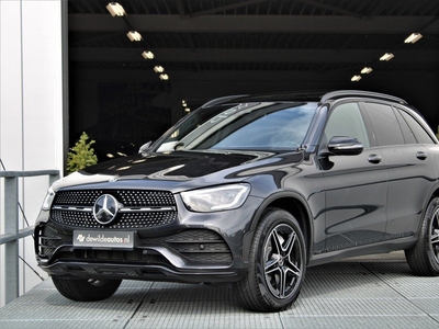 Mercedes-Benz GLC 300e 4MATIC AMG 320pk Pano DigitalCockpit Sfeerverlichting Multibeam Camera