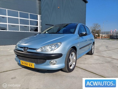 Peugeot 206 1.6-16V Griffe nap