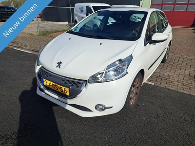 Peugeot 208 1.4 e-HDi Active GERESERVEERD!!!!!