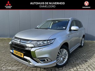 Mitsubishi Outlander 2.4 PHEV Pure + TREKHAAK SIDE SKIRTS