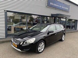 Volvo V60 2.0T Momentum Leer+Trekhaak (bj 2011)