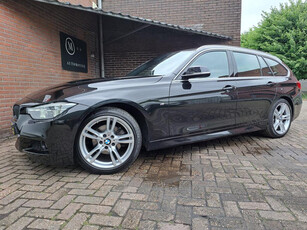 BMW 3-serie Touring 318i M-Sport 136PK Navigatie / Apple Carplay / Led Verlichting / Lederen Bekleding / Achteruitrij Camera /