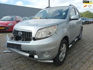 Daihatsu TERIOS 1.5-16v Explore 2WD - Rechter Frontschade