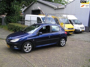 Peugeot 206 1.4 Gentry 217 d km nap airco nieuwe apk