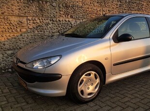 Peugeot 206 1.4 XR (2002)