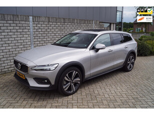 Volvo V60 Cross Country 2.0 B5 AWD Ultimate 250PK Autom Panodak Leder Adaptieve Cruise Head-Up Navi Camera Clima 2x PDC LMV Trekh.