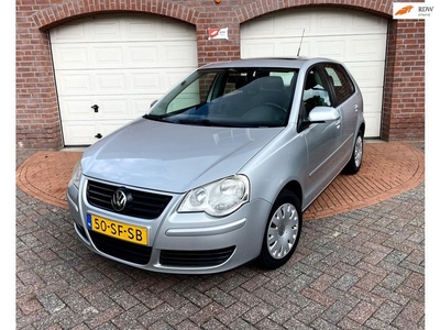 Volkswagen Polo 1.4-16V Sportline