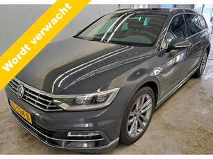 Volkswagen Passat Variant 2.0 TDI 150 pk DSG Automaat Highline Business R-Line Navigatie Panoramadak Nappa Leer Stoelverwarming Camera ACC DAB Led Koplampen Carplay NL Auto BTW 1e Eigenaar 2x R-Line