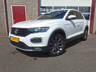 Volkswagen T-roc 1.5 TSI Sport - Trekhaak carplay Cruise control PRIJS IS A