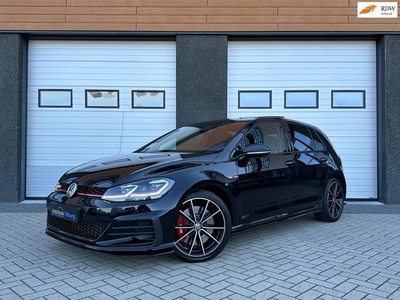 Volkswagen GOLF 2.0 TSI GTI TCR Pano Navi Keyless Akrapovic