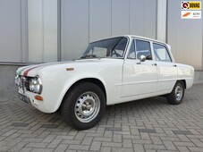 Alfa Romeo GIULIA 1300 Berlina met 1750 blok