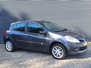 Renault Clio 1.6-16V PRIVILEGE Automaat 5 Drs.