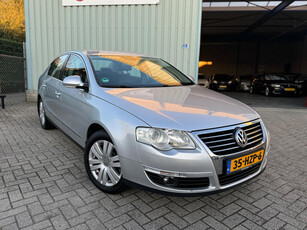 Volkswagen Passat 1.4 TSI Highline Sedan CLIMA|HALF LEER|ALCANTARA|PDC|LMV