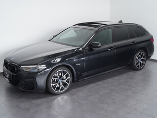 BMW 5 Serie Touring 530e xDrive M-SPORT ** LED, LEDER, PANORAMA, COCKPIT PROF, 19-inch LMV ** 1e EIG - UNFALLFREI - BMW GAR ** * INFORMEER OOK NAAR ONZE AANTREKKELIJKE FINANCIAL-LEASE TARIEVEN **