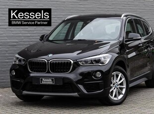 BMW X1 18i / Trekhaak Head-Up Stoelverwarming LED HiFi