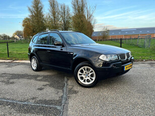 BMW X3 2.0i Executive / 150pk / Trekhaak / Sportstoelen /