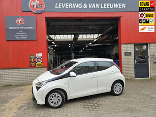 Toyota Aygo 1.0 VVT-i x-play limited Airco/ Camera/ Navigatie/ Rijklaarprijs