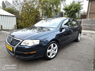 Volkswagen Passat 1.6 FSI Comfortline AUT.|AIRCO |YOUNGTIMER