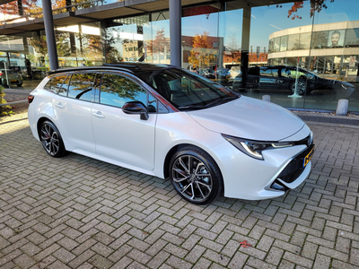 Toyota Corolla Touring Sports 2.0 Hybrid Executive Bi-tone | Premium Pack | JBL | Michelin Cross Climate All seaseon banden | Trekhaak |