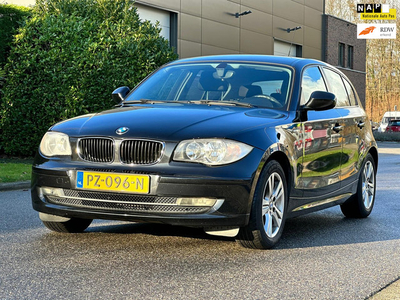 BMW 1-serie 116i High Executive 5DR*Cruise*Airco*LM velgen*Parkeersensoren*04-09-2024 APK*