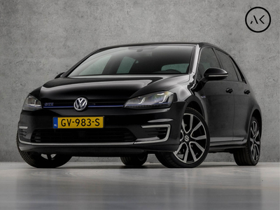 Volkswagen Golf 1.4 TSI GTE Sport 204Pk Automaat (NAVIGATIE, CLIMATE, ADAPTIVE CRUISE, GETINT GLAS, SPORTSTOELEN, ZWART HEMEL, PARKEERSENSOREN, LM VELGEN 18 INCH, NIEUWSTAAT)