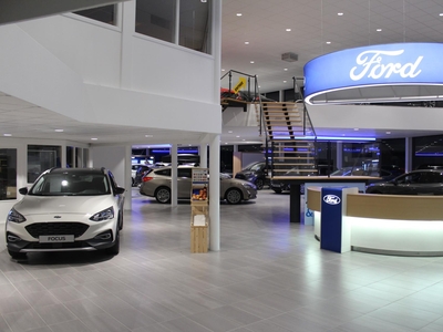 FORD FOCUS 1.0 EcoBoost Hybrid ST Line X Business 125pk | Stoel- stuur en voorruitverwarming | Led-koplampen | Navigatie | Draadloos laden | Cruise control | Keyless entry | Achterspoiler