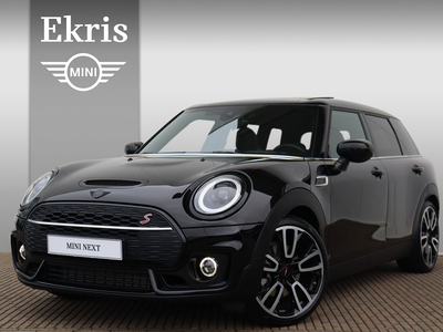 MINI MINI Clubman Cooper S Aut. JCW trim / Clima / Navi / Pano Dak / Comfort Access / Head-Up / Visibility Package / Verwarmde Voorstoelen / Stuurwiel Verwarmd / PDC Achter / Achteruitrijcamera /