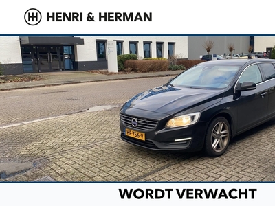 VOLVO V60 190pk T4 Momentum (2de eig./NAV./Halfleder/Climate/Cruise/LMV/NL auto!)